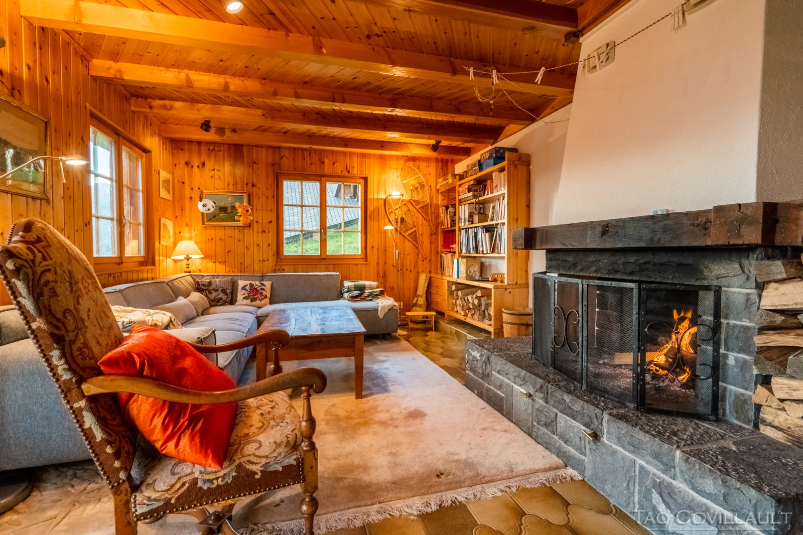 Chalet lounge with a fireplace and wooden furniture.