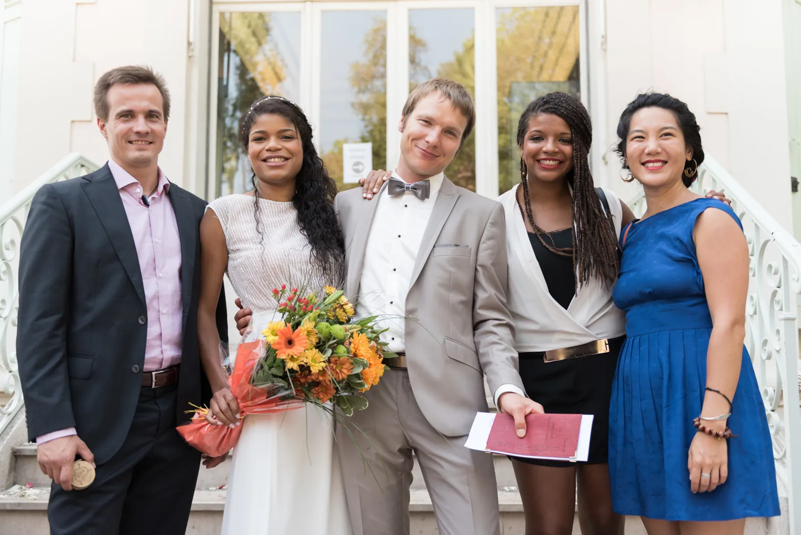 Wedding group portrait with bouquets.